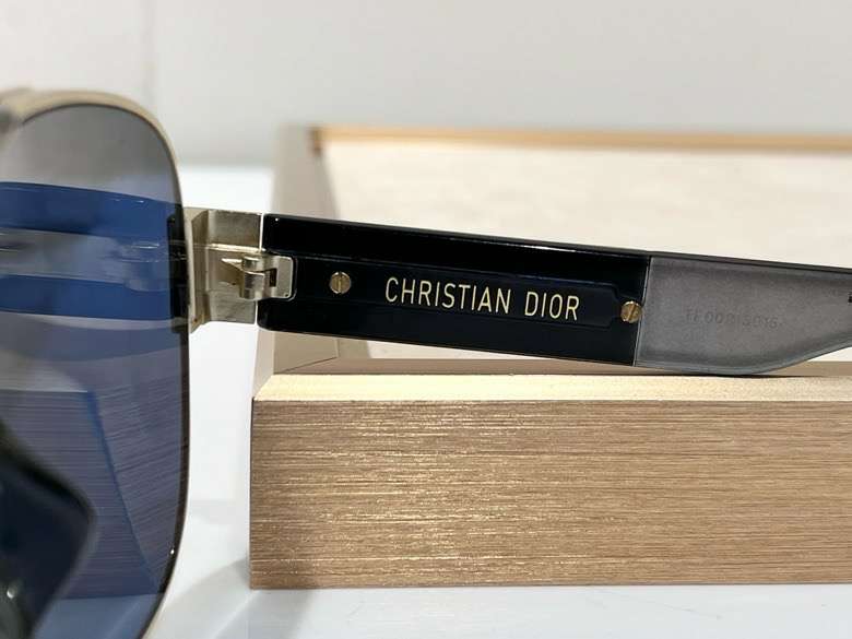 Picture of Dior Sunglasses _SKUfw56579920fw